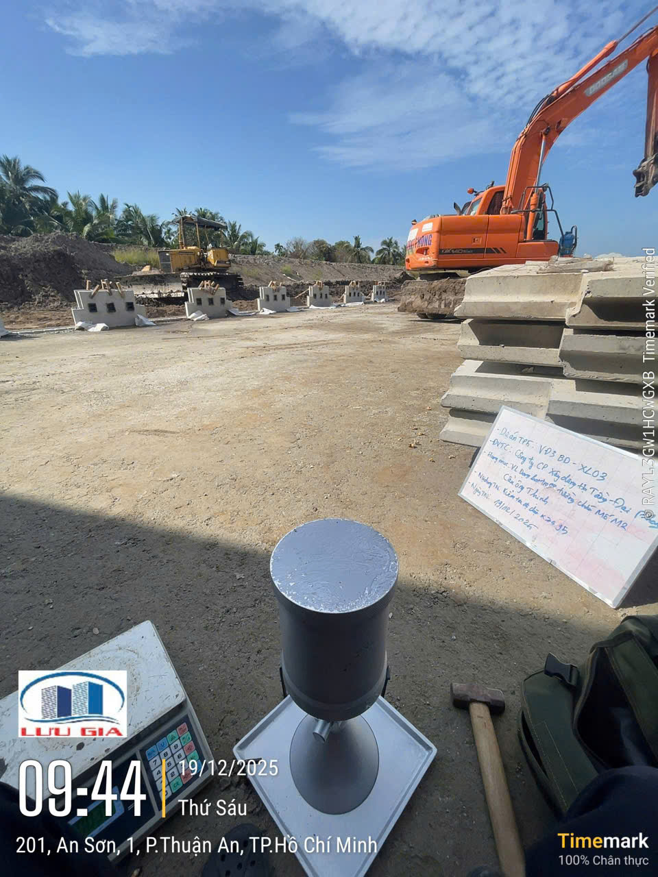 Công nhân xây dựng châu Á